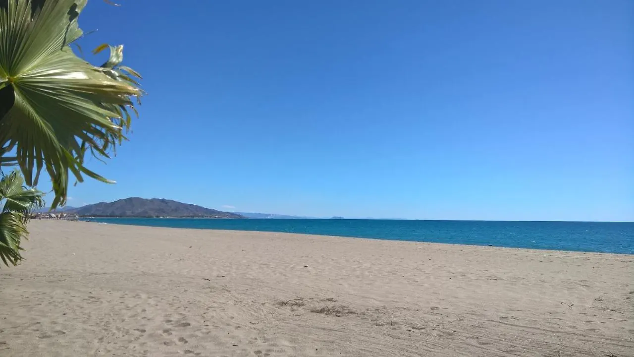 Attic Apartment In Vera Beach With Wifi And Air-Conditioning