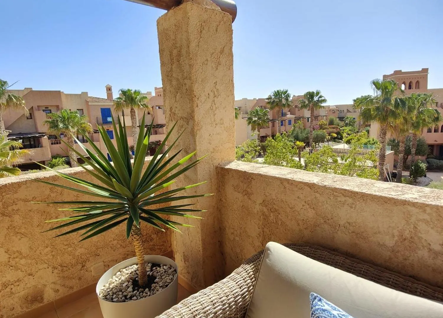 Attic Apartment In Vera Beach With Wifi And Air-Conditioning