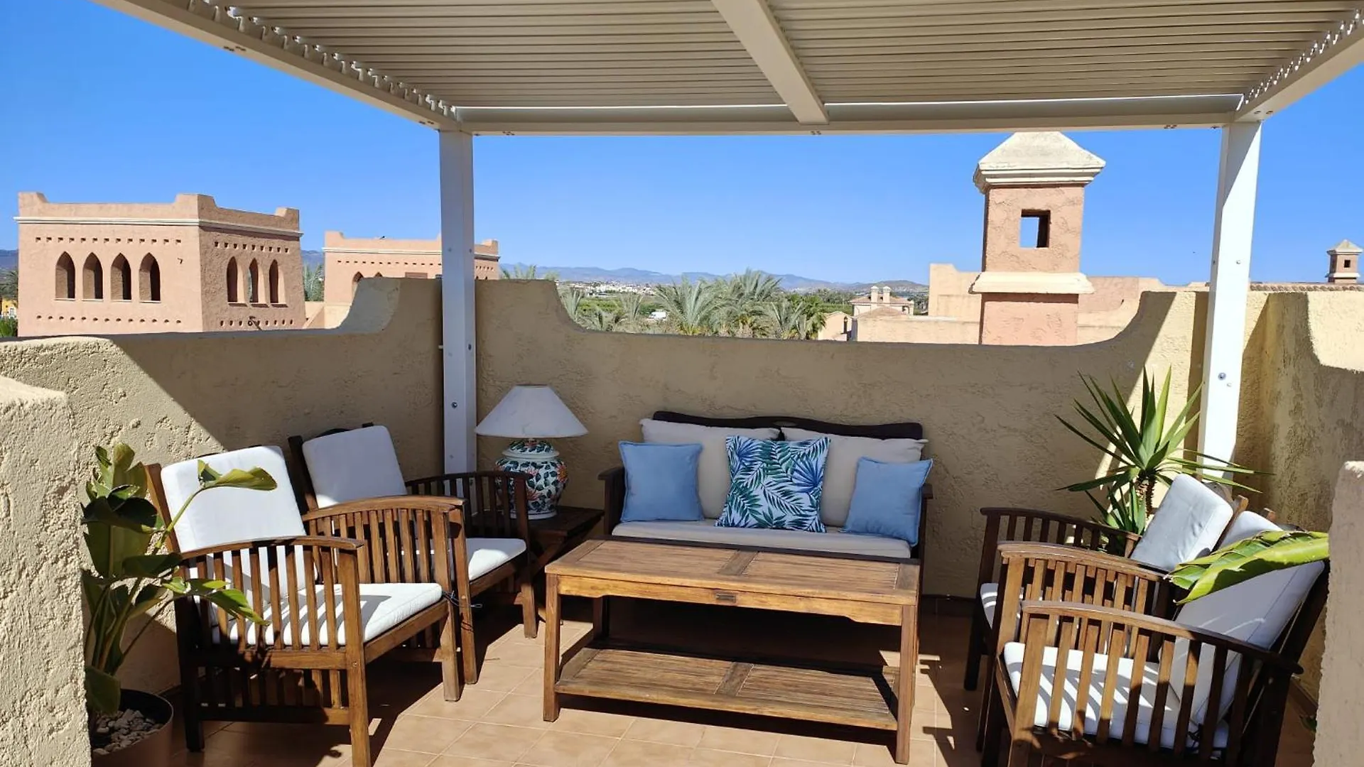 Attic Apartment In Vera Beach With Wifi And Air-Conditioning